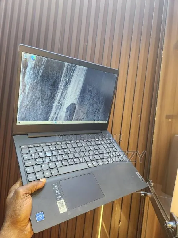 Laptop Lenovo 4GB Intel Celeron HDD 1T · Photo 1