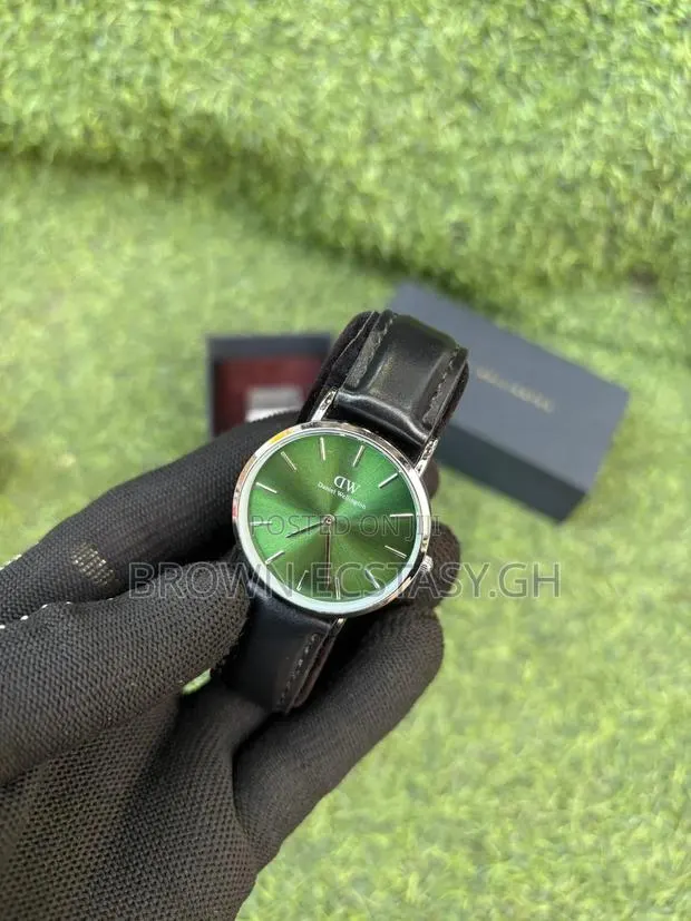 Daniel Wellington Ladies Leather Watch · Photo 1