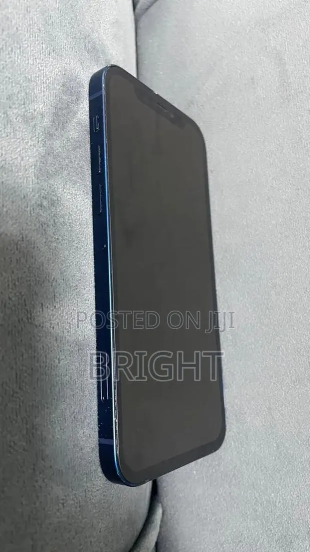 Apple iPhone 12 64 GB Blue · Photo 1