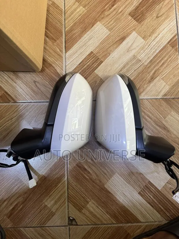 Toyota Corolla Mirror Available · Photo 1