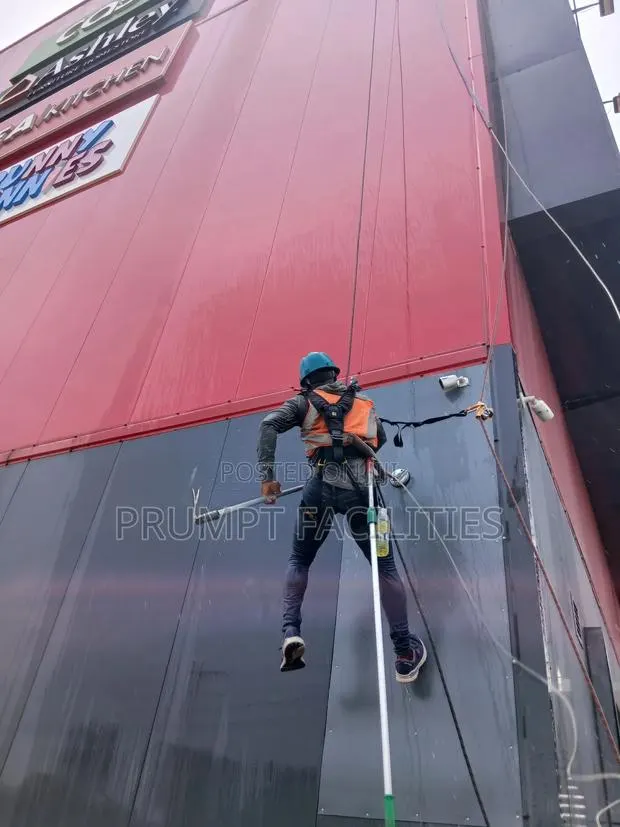 General Highrise Buildings Cleaning · Photo 1