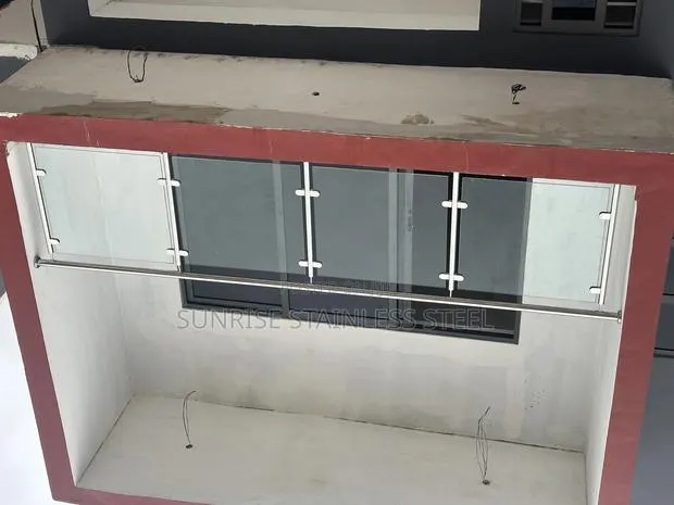 Stainless Plain Glass Balustrade · Photo 1