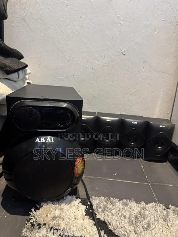 Akai Sound System With 5 Surround System Is in Good Condition · Photo 1