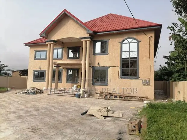 6bdrm Apartment in Sapeiman, Amasaman for sale · Photo 1