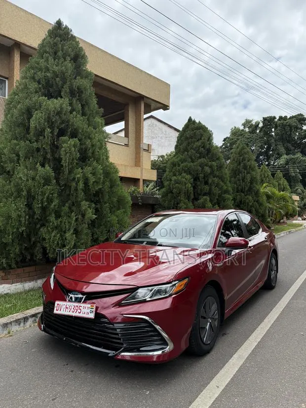 Toyota Camry LE 2021 Red · Photo 1