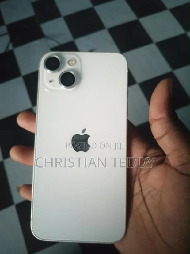 Apple iPhone 13 128 GB White · Photo 1