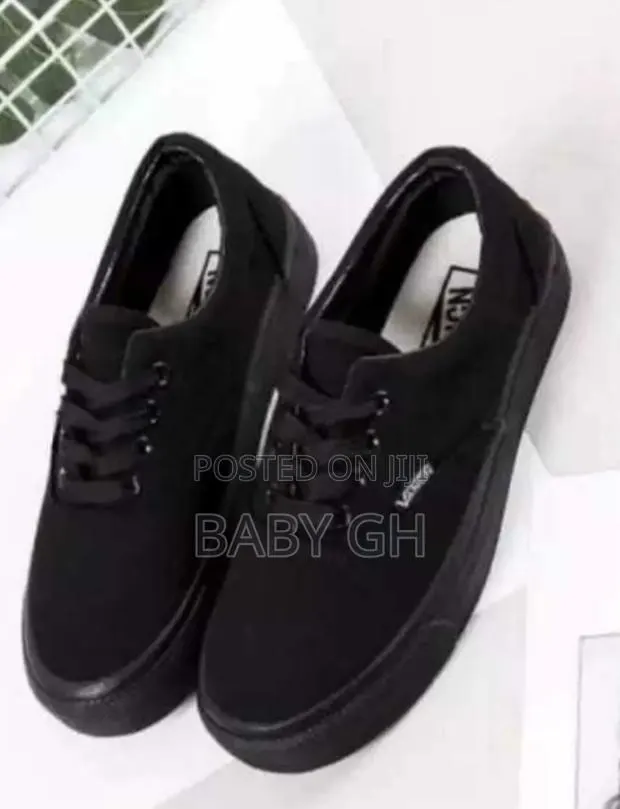 Black Vans Off the Wall for Kids · Photo 1
