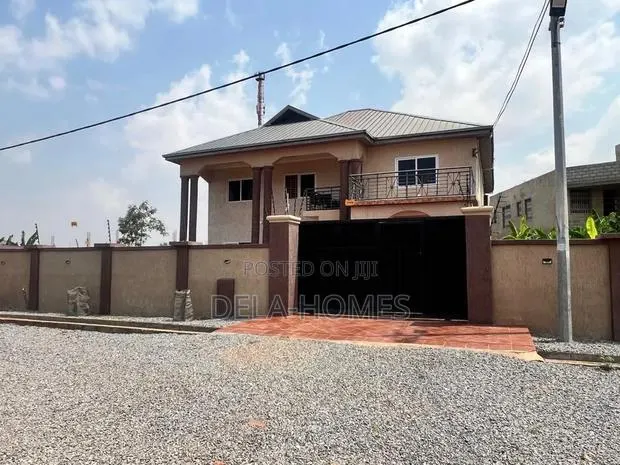 5 Bedroom House for Sale · Photo 1