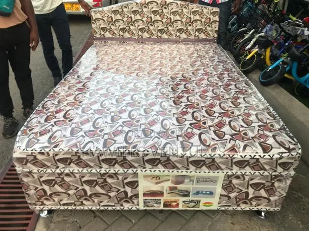Double Bed Inbuilt · Photo 1