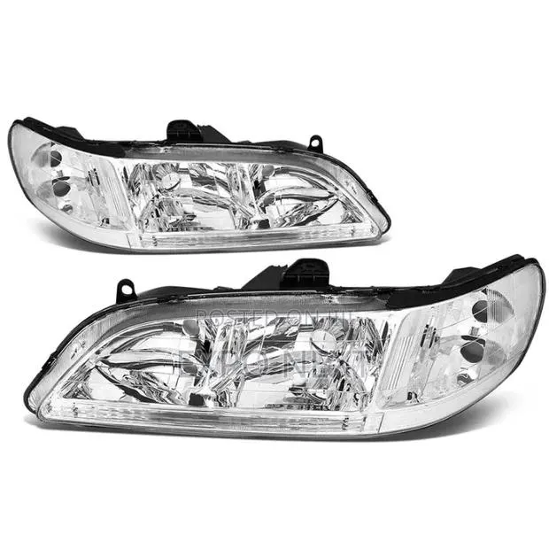 Honda Accord 1998-2002 Head Light · Photo 1