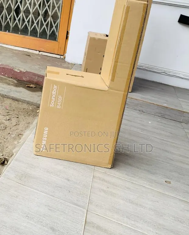 Efficient 200 Watts Samsung 2.1ch B450F Soundbar · Photo 1