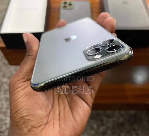 New Apple iPhone 11 Pro 256 GB Gray · Photo 1