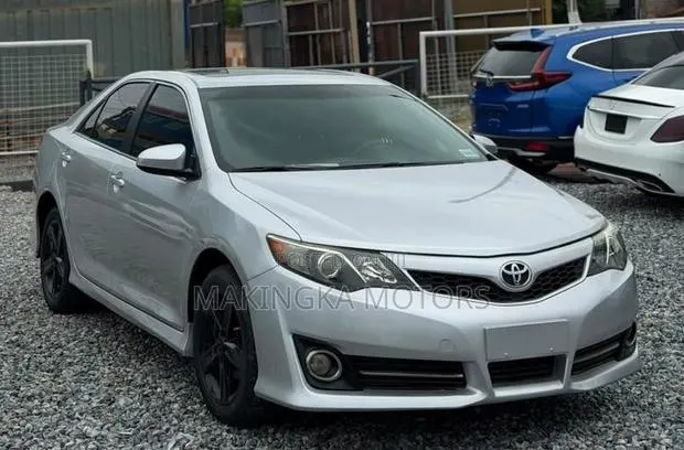 Toyota Camry SE Sport 4dr Sedan w/Prod. End 11/13 (2.5L 4cyl 6A) 2014 · Photo 1