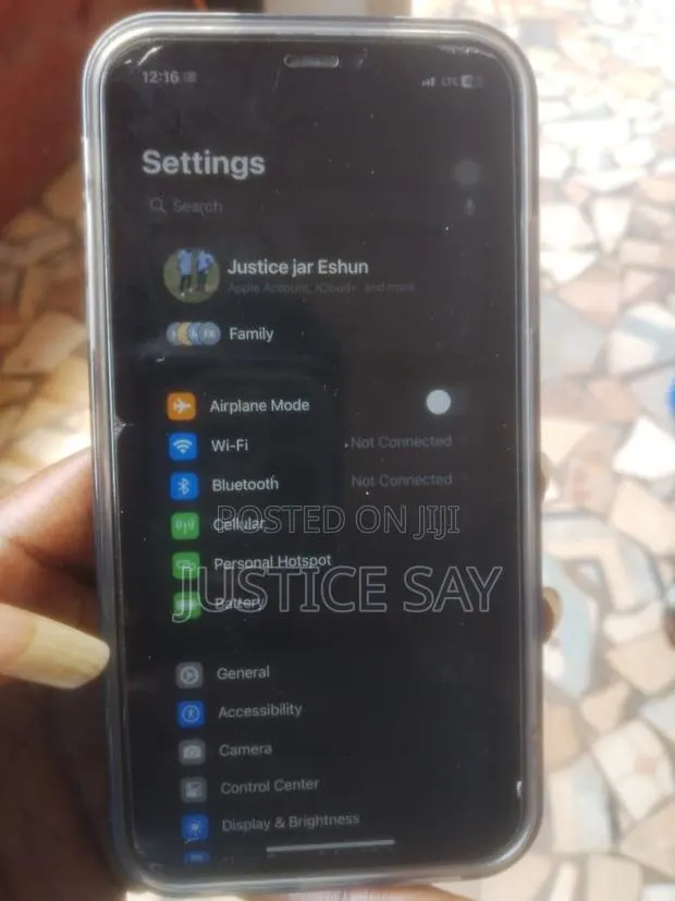 Apple iPhone 11 64 GB Gray · Photo 1