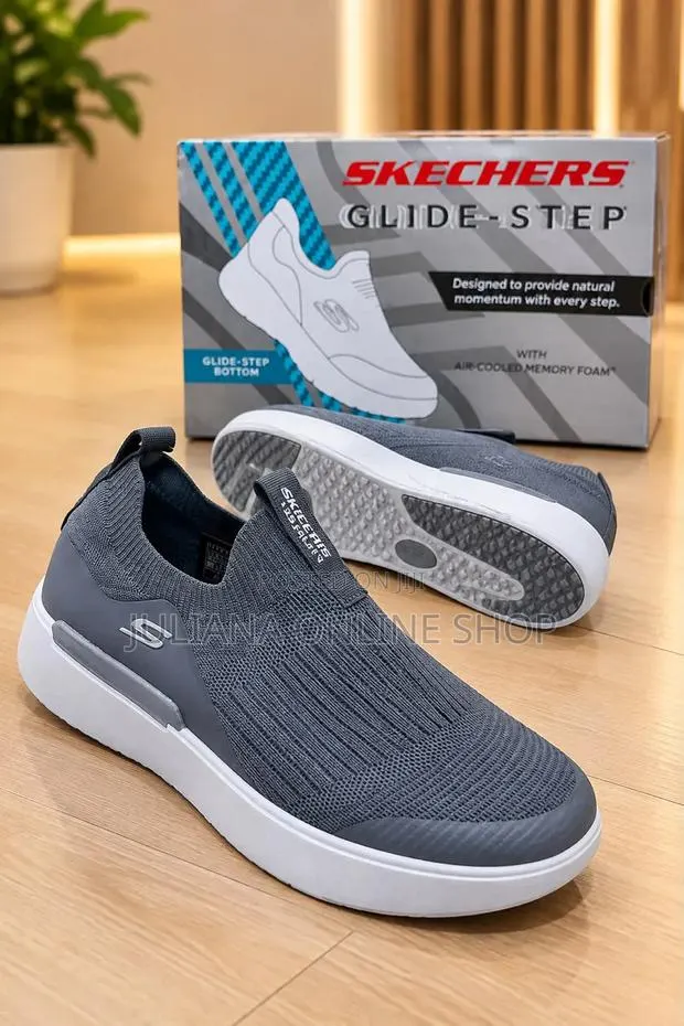 Gym Shoes Sketchers · Photo 1