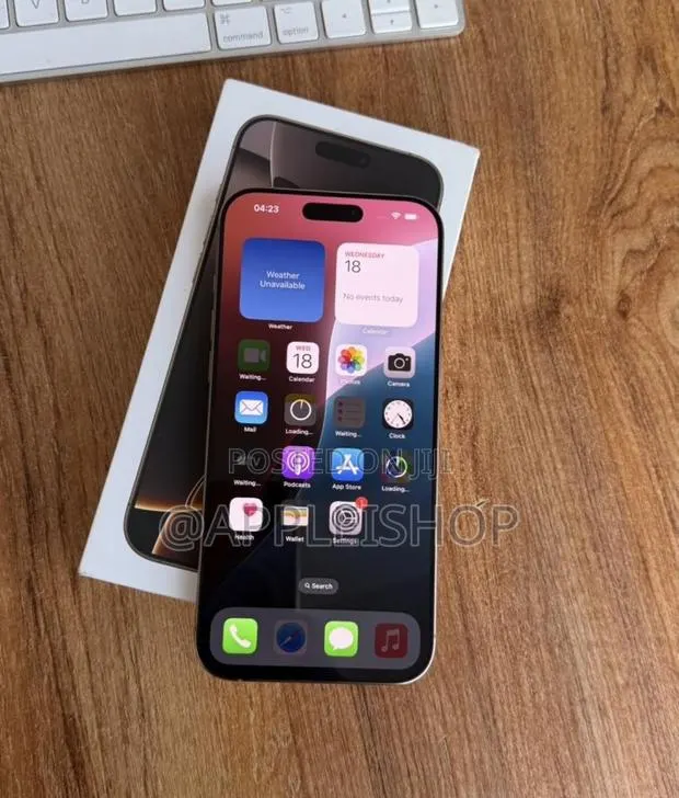 Apple iPhone 16 Pro Max 512 GB Gold · Photo 1