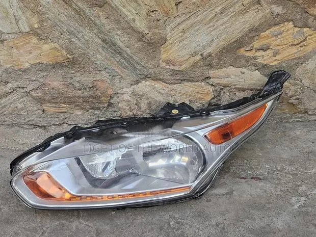 Ford Transit Connect Headlight Driver Side 2014 · Photo 1