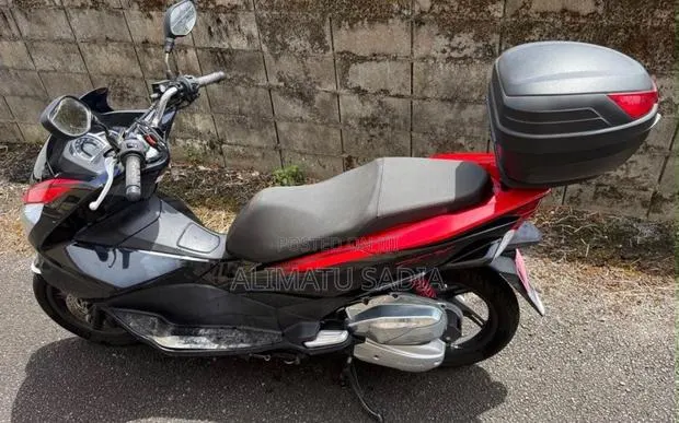 Honda 2015 Red · Photo 1