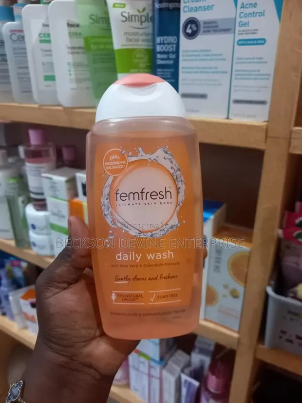 Femfresh Intimate Wash · Photo 1