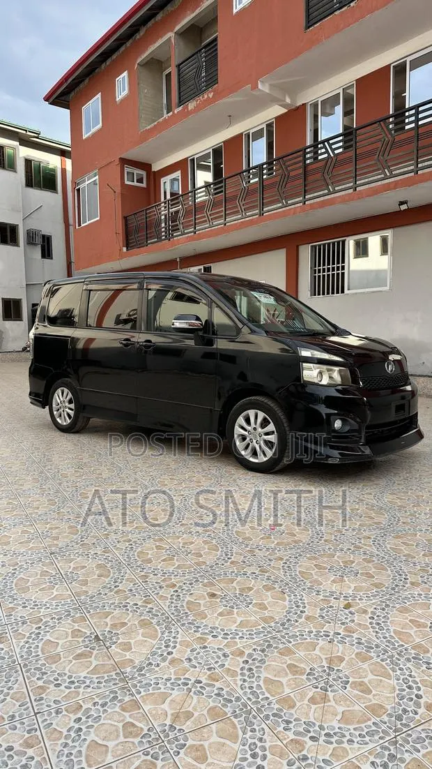 Toyota Voxy 2010 Black · Photo 1