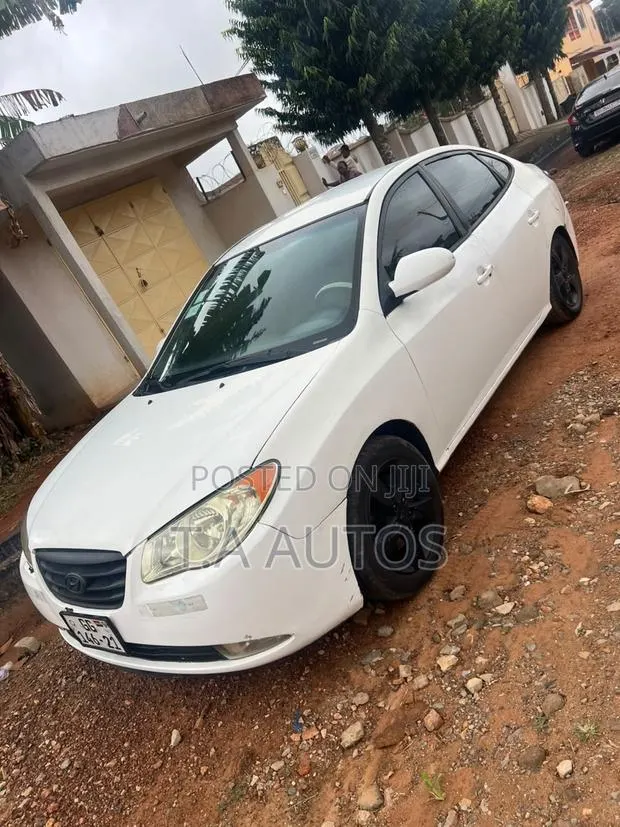 Hyundai Elantra SE 2010 White · Photo 1