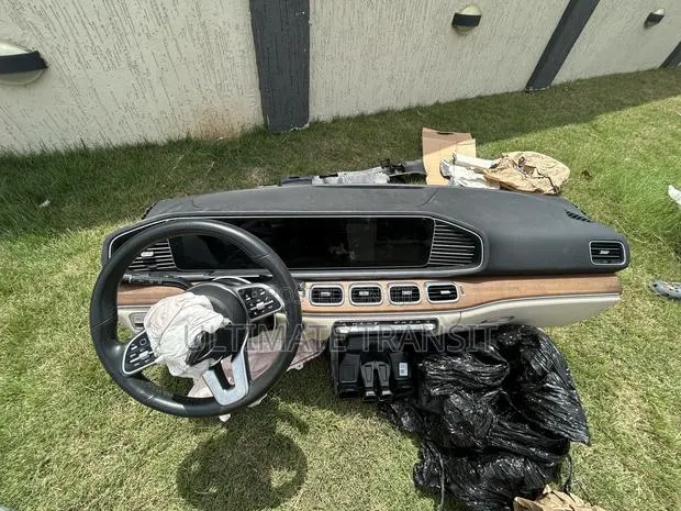 2021 Gle Complete Dashboard Assembly · Photo 1