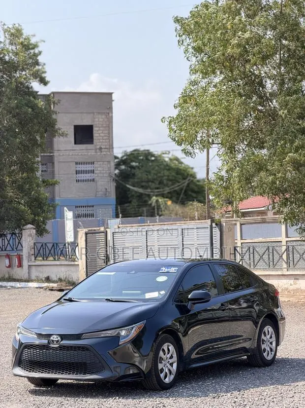 Toyota Corolla LE 2020 Black · Photo 1