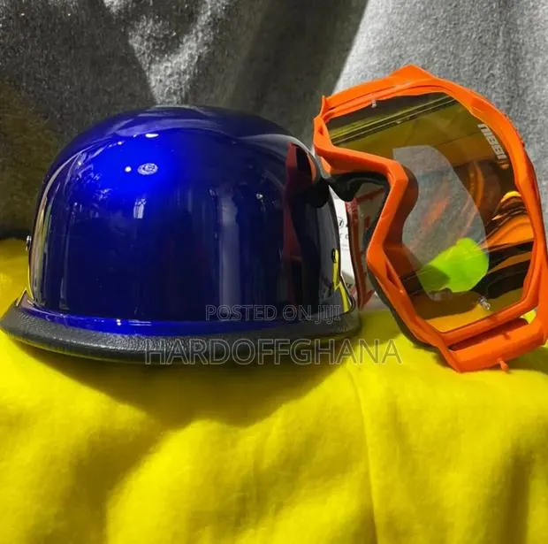 Como Motorcycle Helmet · Photo 1