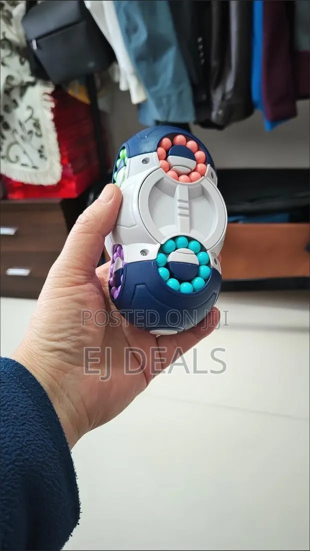 Eight UFO Space Puzzle · Photo 1