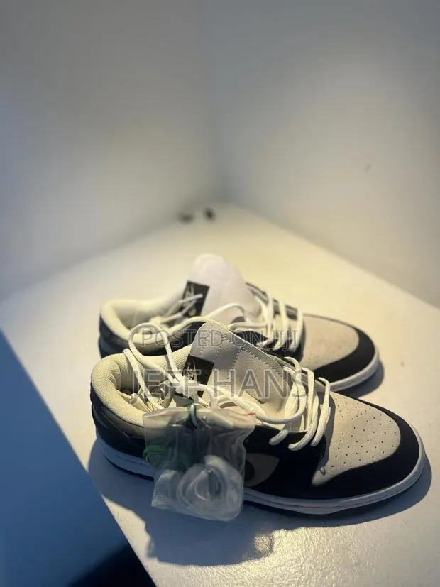 Nike Dunks · Photo 1