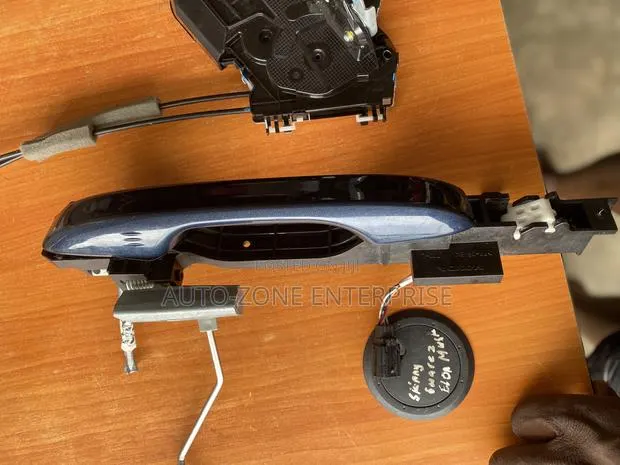 Honda CRV 2023 2024 2025 2026 Door Handle With Sensor and Seat · Photo 1