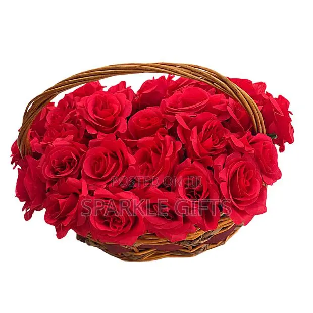 Basket of Natural Rose Flower Bouquet for Her Birthday · Photo 1