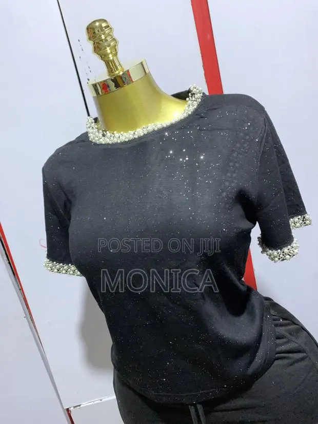 Ladies Tops · Photo 1