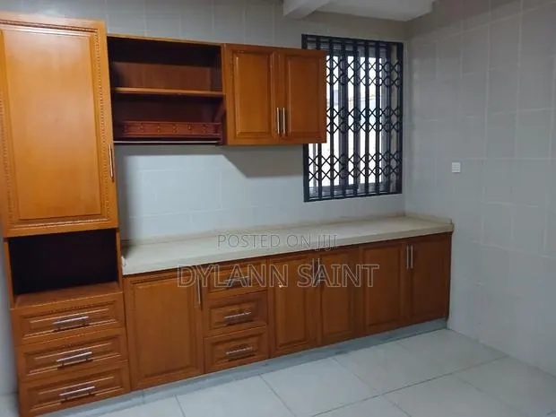 5bdrm House in Tema Community 25 for sale · Photo 1
