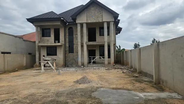 5bdrm House in Ahenema Kokoben, Kumasi Metropolitan for sale · Photo 1