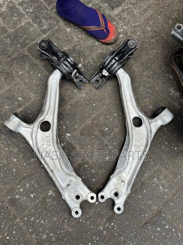 Honda Accord 2018- 2021 Lower Arm · Photo 1