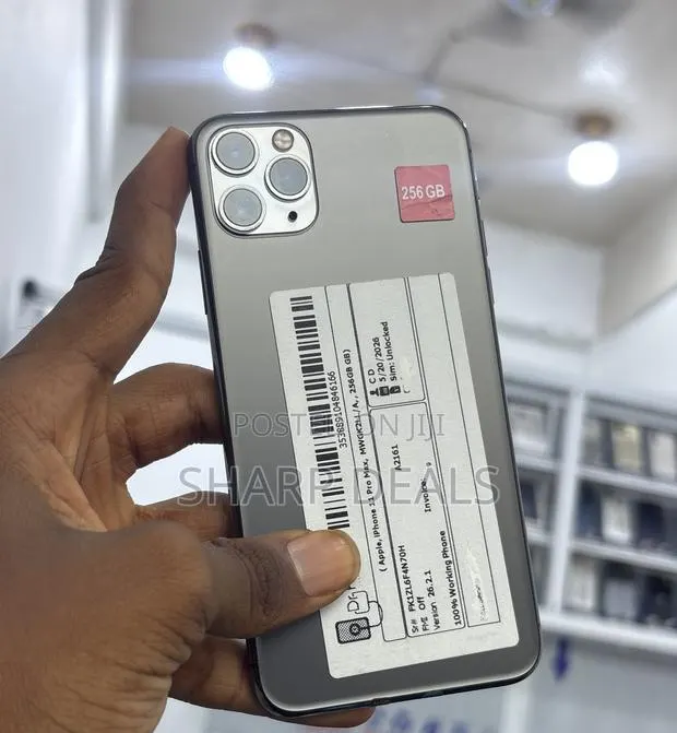 Apple iPhone 11 Pro Max 256 GB Black · Photo 1