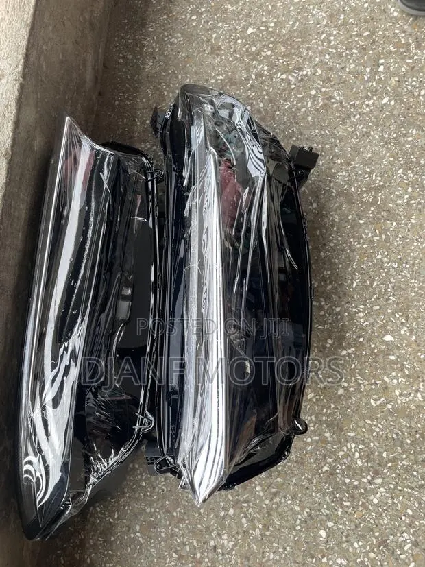 Honda Cr-v 2023 Headlights · Photo 1