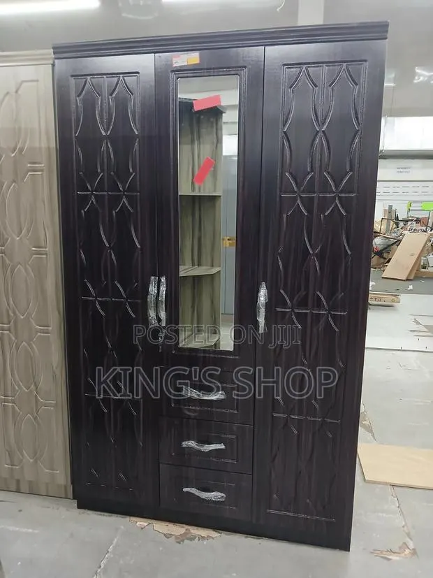 Spacious 3Doors Wardrobe · Photo 1