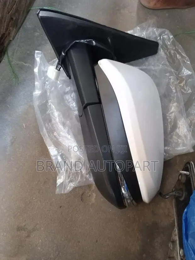 Toyota 4Runner Side Mirror · Photo 1