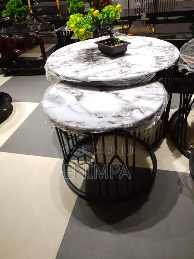 Modern Coffee Round Table · Photo 1