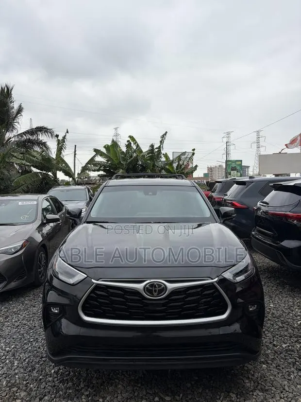 Toyota Highlander LE AWD 2023 Black · Photo 1