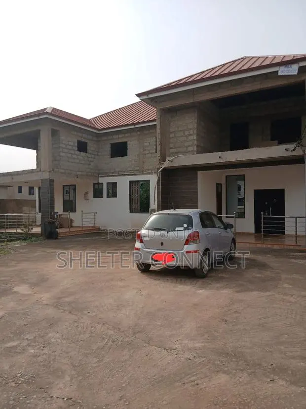 16bdrm Apartment in Abokobi for sale · Photo 1