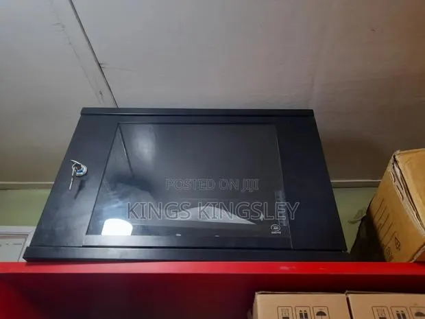 9u Cabinet · Photo 1
