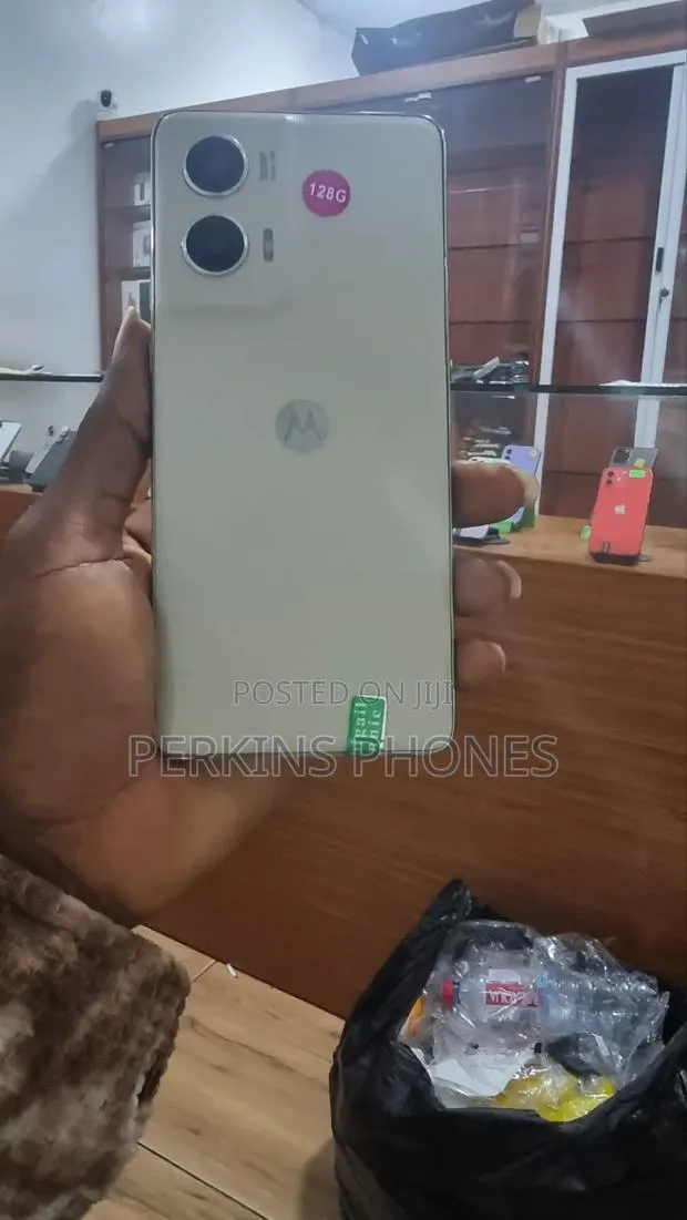 New Motorola Moto G Stylus 5G (2024) 128 GB Gold · Photo 1