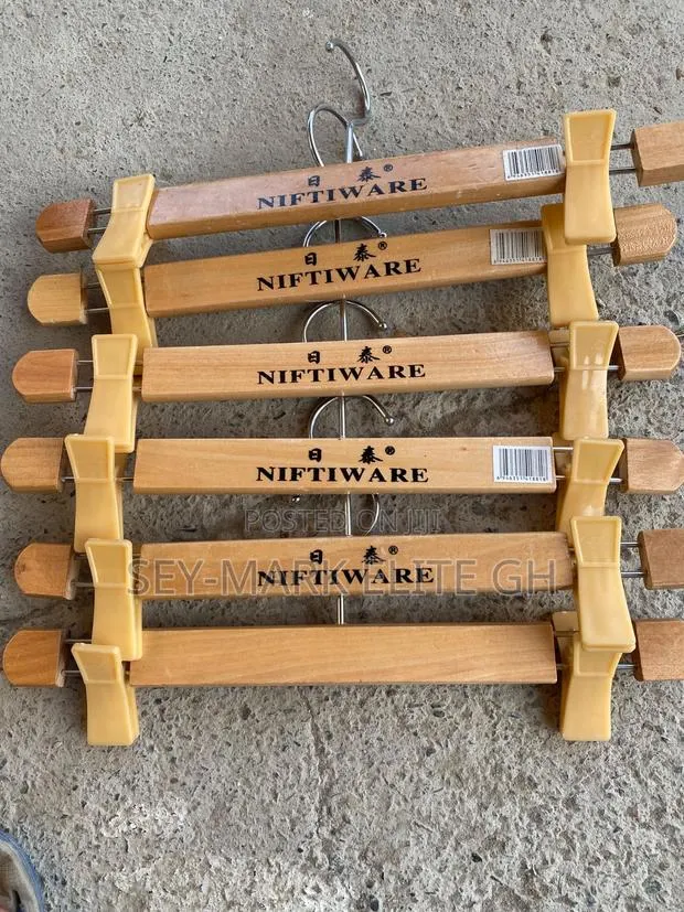 Wooden Clip Hangers (5pcs) · Photo 1