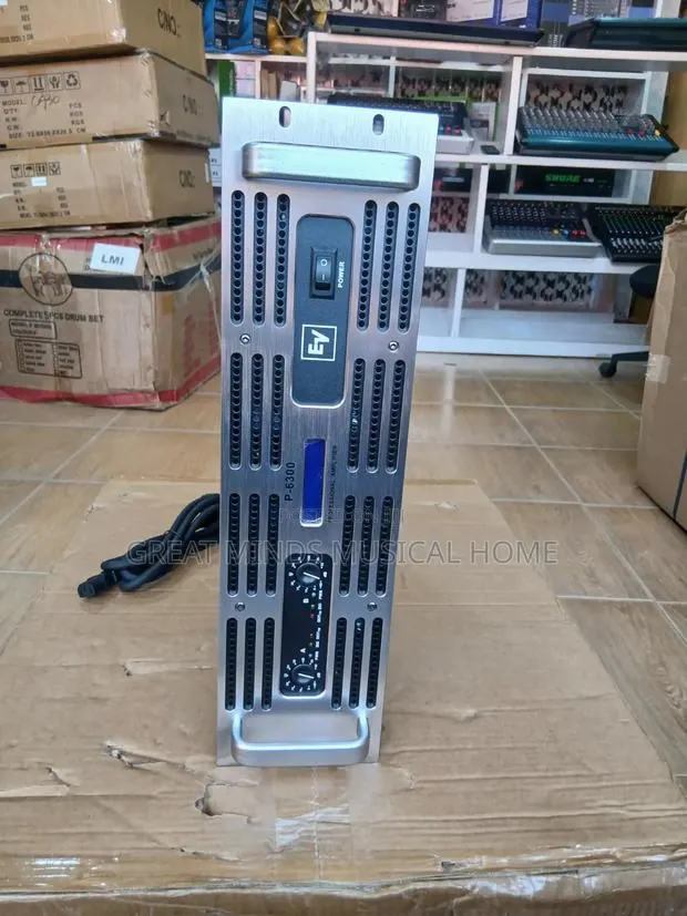 EV P6300 Watts Mid Amplifier · Photo 1