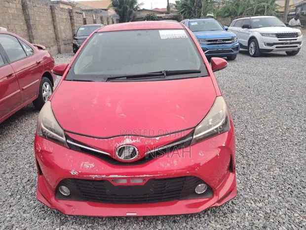 Toyota Vitz 2014 Red · Photo 1