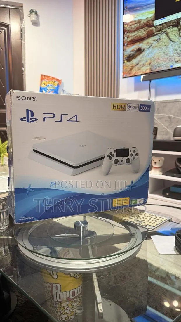 PlayStation 4 Slim (White) · Photo 1