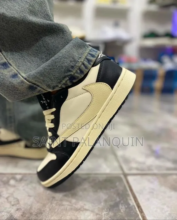 Nike Air Travis Scott Low G5 · Photo 1